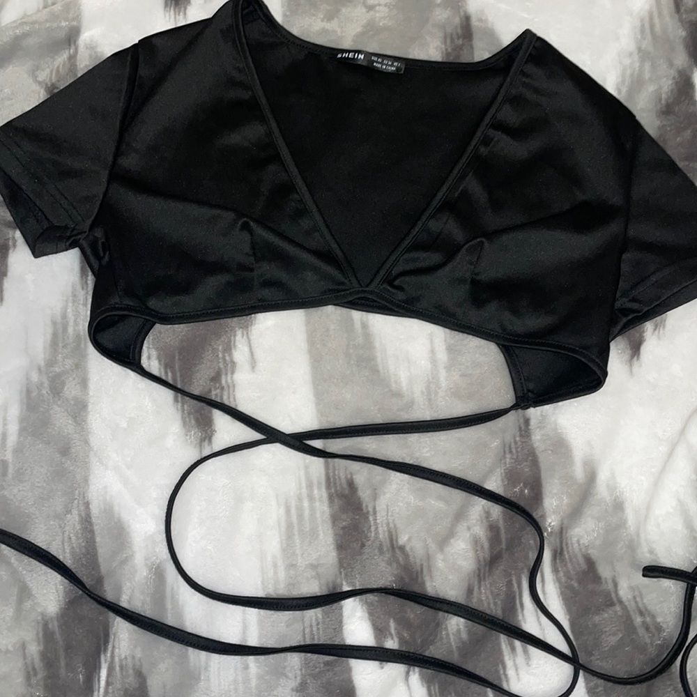 Black Crop V-neck